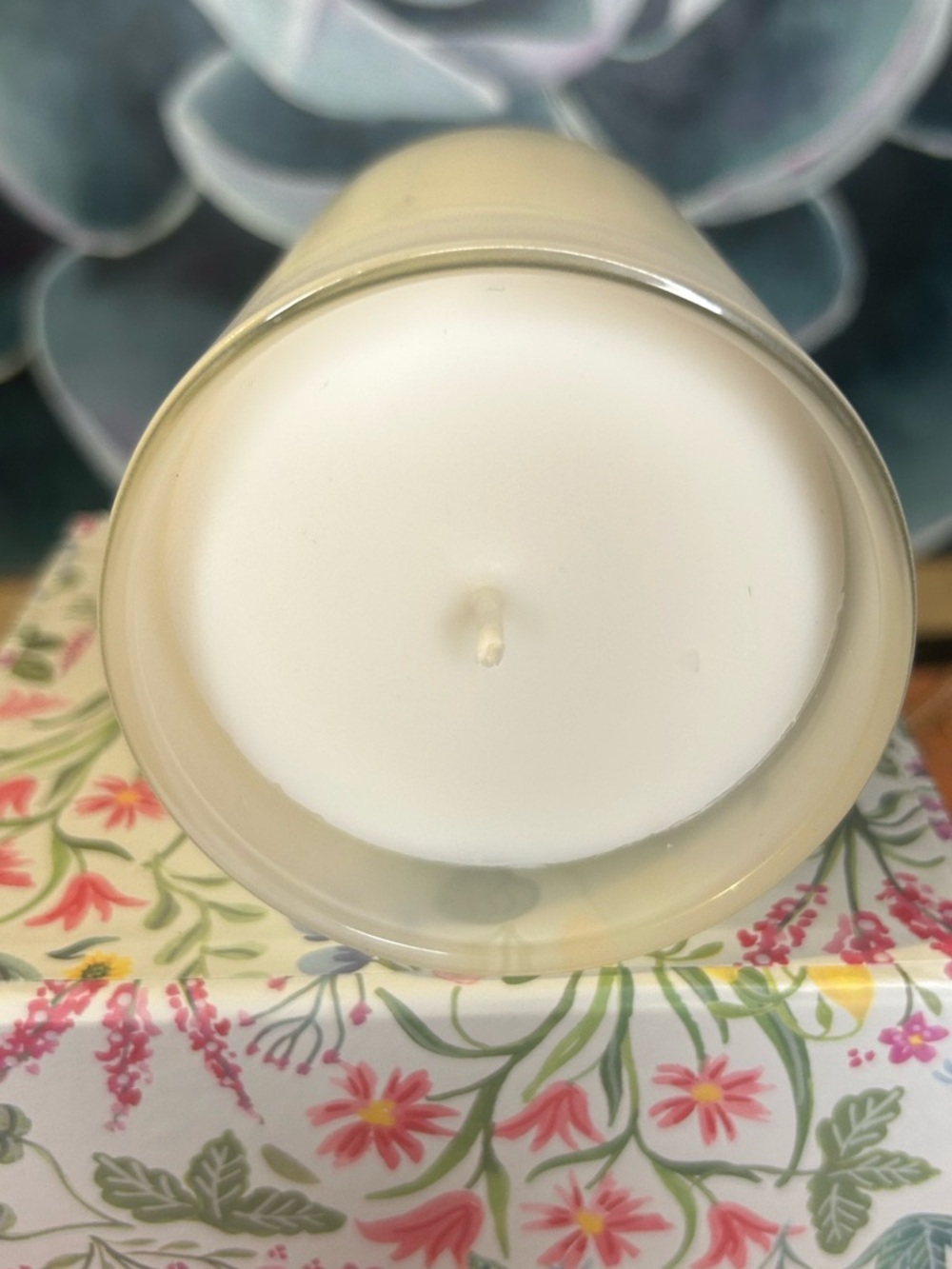 Bloom and Prosper White Jasmine Scented Spa Candle - Picture 3 of 3